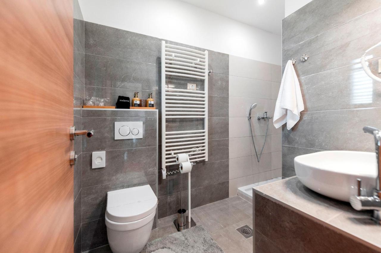 Villa B&B Marina & Parking Free 로비니 외부 사진